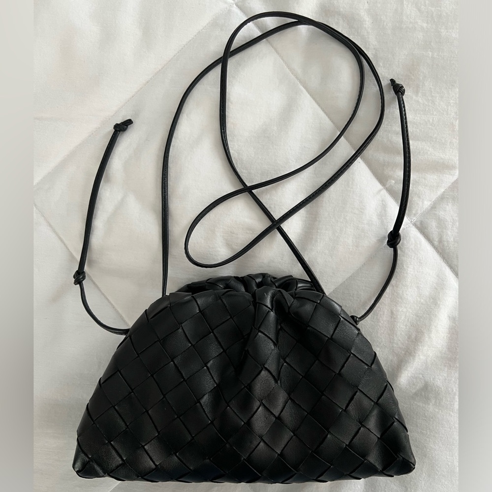 Bottega Veneta Intrecciato Mini Pouch in Black Leather - Picture 16 of 16